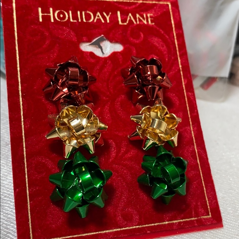 ✅Holiday lane multi bow trio earrings - Picture 2 of 3